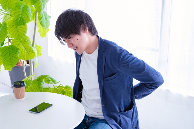 腰痛に悩む方のイメージ あさば整骨院 柏の葉店