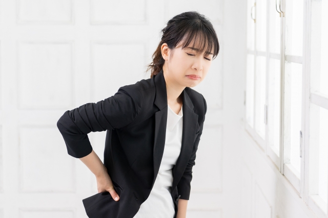 腰痛に悩む方のイメージ あさば整骨院 柏の葉店